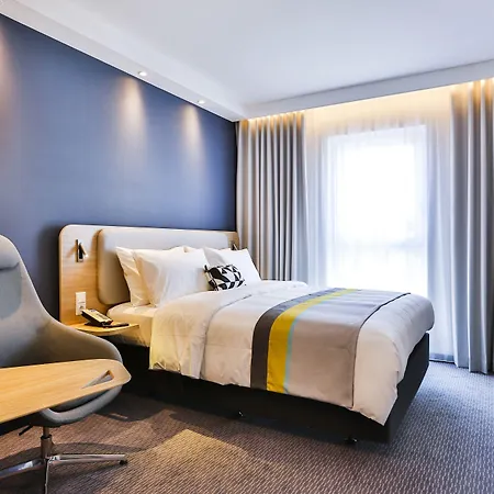 - 城市公园智选假日酒店