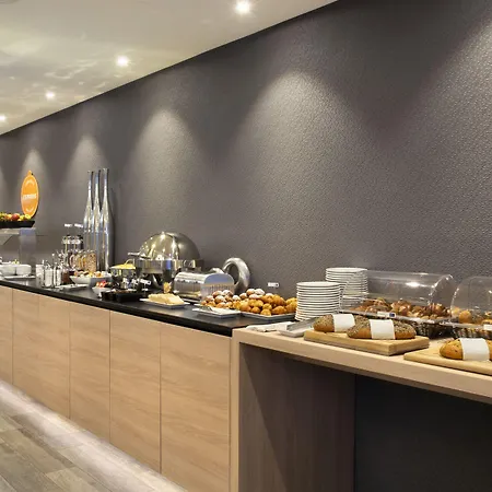 - 城市公园智选假日酒店