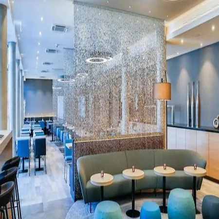 - 城市公园智选假日酒店