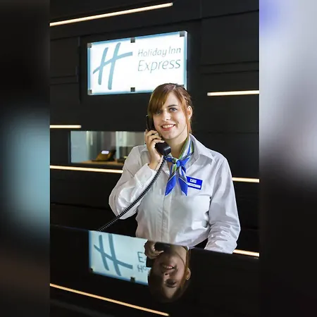 - 城市公园智选假日酒店